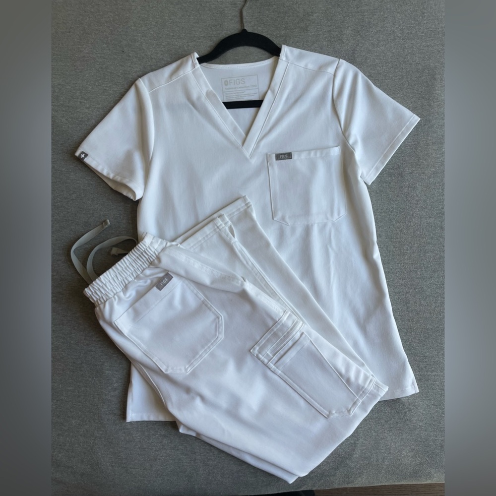 FIGS Catarina Scrub Top / Yola Skinny Scrub Pants